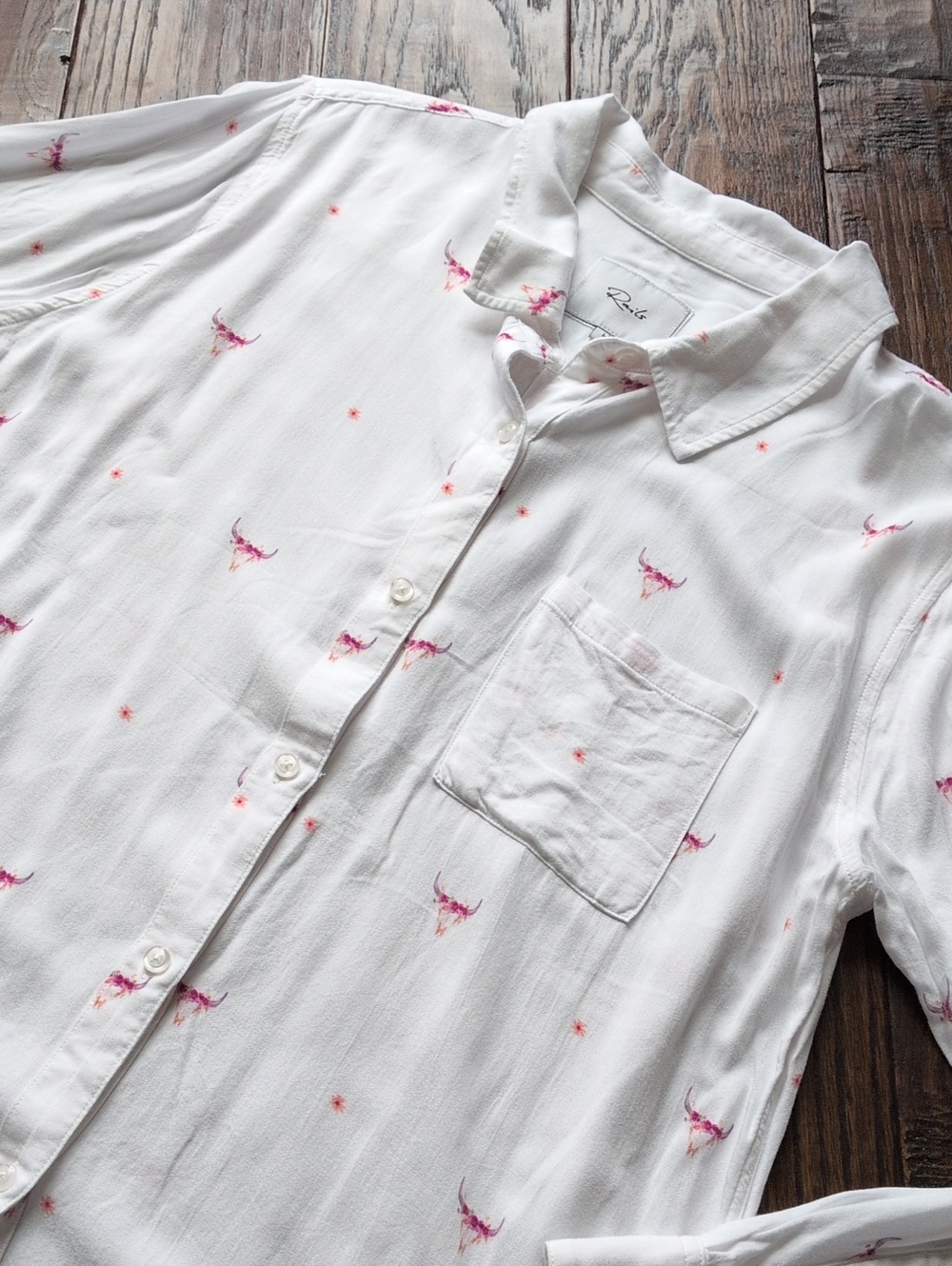 RAILS I Rocsi Indio/Print White Button-up Shirt with Pink Steer Skull Print, L